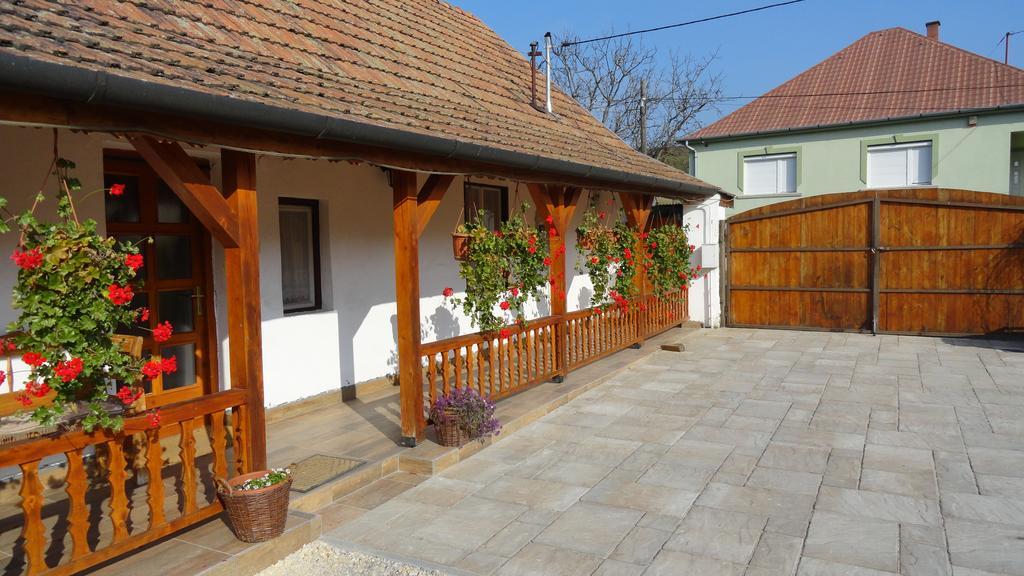 Gerendas Vendeghaz Hotel Egerszalok Bilik gambar