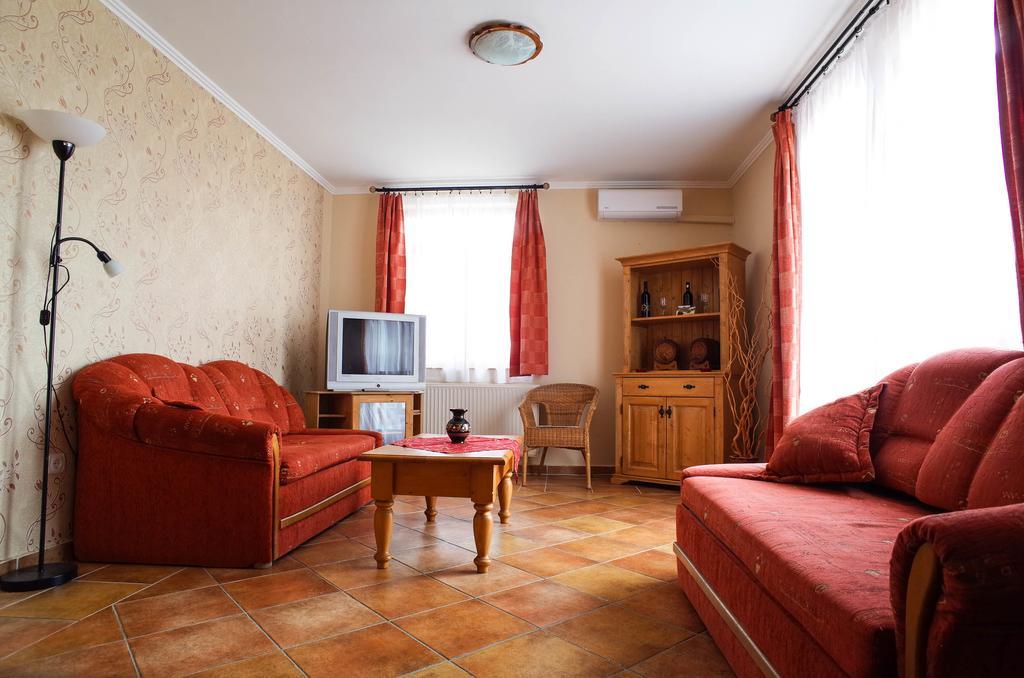 Gerendas Vendeghaz Hotel Egerszalok Bilik gambar