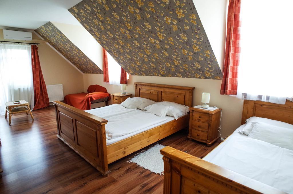 Gerendas Vendeghaz Hotel Egerszalok Bilik gambar